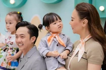 Ái nữ 2 tuổi không khác gì Đàm Thu Trang khi mặc vest