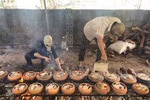 Cả làng Vũ Đại nổi lửa suốt đêm làm món đặc sản đắt đỏ ngày Tết