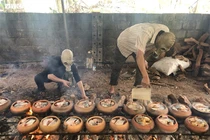 Cả làng Vũ Đại nổi lửa suốt đêm làm món đặc sản đắt đỏ ngày Tết