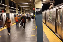 Người phụ nữ ở Bỉ bị đẩy vào tàu điện đang chạy tới