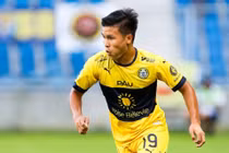 Đồng đội nói gì khi Quang Hải ghi bàn đầu tiên cho Pau FC