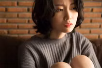 Gặp lại người yêu cũ, tôi đau lòng khi nhìn đôi chân của anh