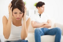 Ảnh cưới bị vứt vào xe rác, anh chồng khiến tôi câm nín 