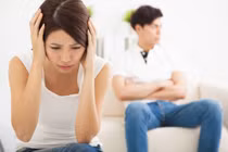 Ảnh cưới bị vứt vào xe rác, anh chồng khiến tôi câm nín 