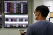 Vỡ nợ, dân tràn vào dinh thự tổng thống và thủ tướng tìm tiền