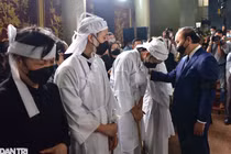 Chủ tịch nước Nguyễn Xuân Phúc đến viếng Phó Chủ tịch TPHCM Lê Hòa Bình