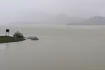 Nước lũ ào ạt đổ về, hồ Kẻ Gỗ lên phương án xả lũ