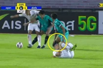 Video: Cầu thủ túm tóc, đạp thẳng vào đầu đối thủ sau va chạm