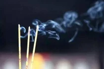 Từ xưa người ta đốt ba nén hương, ba nén hương tượng trưng điều gì?