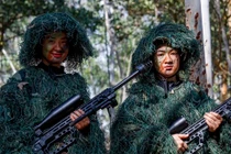 Cảnh sát cơ động phòng chống khủng bố huấn luyện trong giá rét