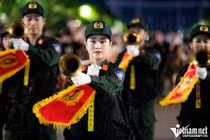 Quân nhạc diễu hành quanh trung tâm TP.HCM trong đêm