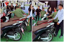 Dự đám cưới ở Bình Dương, khách được tặng xe máy đem về