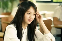 Trịnh Sảng cúi mặt khi xuất hiện tại sân bay