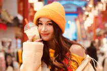 Ôn Bích Hà U60 vẫn thích lên đồ teen girl, liệu có hợp?