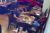Video: 2 thực khách dùng “trò bẩn” quỵt tiền đồ ăn bị bắt quả tang