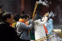 Vào chùa thắp hương lễ Phật, không được ước 3 điều này