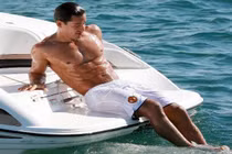 MC Miss Universe 2020 làm gì để có cơ bụng 6 múi?