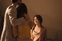 Cho ở nhờ lúc cơ nhỡ, bạn thân cướp luôn chồng và nhà của tôi 