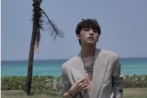 Sơn Tùng uốn éo trên bãi biển, netizen đồng loạt: 'Bé và lép'