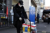 Biến thể Omicron xâm nhập vào Bắc Kinh qua đường bưu điện?