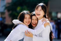 Cười "ná thở" khi “trường nhà người ta” thông báo học online