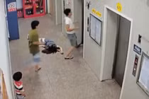 Video: Say rượu, người đàn ông khiến thang máy chung cư 'chết cứng'