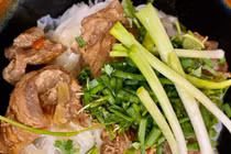 Phở bò sốt vang ngon miệng, ngon mắt chỉ với 5 bước cực đơn giản