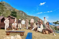 Hội bạn thân “nhà người ta”, chơi 10 năm check in mọi địa điểm