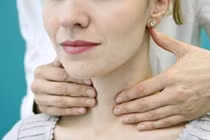 Phụ nữ mắc bệnh tuyến giáp có thể xuất hiện 4 dấu hiệu này
