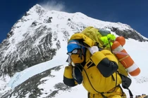 Vì sao những người bỏ mạng trên đỉnh Everest sẽ phải nằm tại đó mãi mãi?