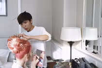 Chàng trai trổ tài biến tóc thành hoa, có giá lên 7 triệu đồng