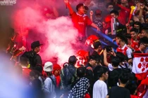 Thông tin 'xin vé' làm CĐV Hải Phòng quá khích, đốt pháo sáng