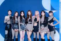 Trang phục bị chê quá sexy của ca sĩ nữ