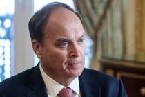 Mỹ bất ngờ dỡ trừng phạt tài chính các cơ quan ngoại giao Nga