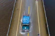 Đề xuất miễn phí cầu đường cho đoàn cứu trợ