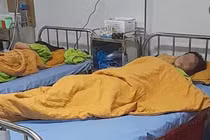 Học sinh giỏi cấp huyện và bạn bị 'đánh hội đồng' sau lễ tổng kết năm học