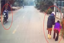 Cô gái trẻ dắt bà cụ qua đường: Việc tốt khắp muôn nơi