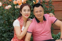 Bị nói sống giả tạo, bà xã nghệ sĩ Tự Long có phản ứng ra sao?