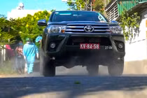 Quân đội khử trùng khu vực sinh sống của bệnh nhân 419