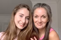 Bí quyết có vóc dáng nuột nà ở tuổi 60 của bà mẹ 5 con