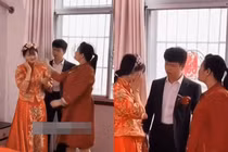 Đêm động phòng, mẹ chồng xông vào tát cô dâu cháy má