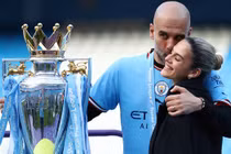 Hai “gái rượu” của thuyền trưởng đội ăn ba Man City