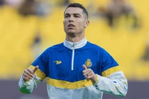 Ronaldo suýt chấn thương vì fan cuồng