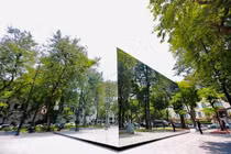 Nhà gương khổng lồ ở Hà Nội gây hiếu kỳ cho nhiều người