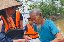 Chủ tịch Hội Chữ thập đỏ nói gì về việc ca sĩ Thủy Tiên làm từ thiện?