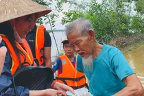 Chủ tịch Hội Chữ thập đỏ nói gì về việc ca sĩ Thủy Tiên làm từ thiện?