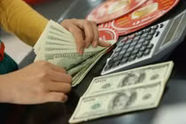 Tỷ giá ngoại tệ ngày 3/11: USD tăng vọt trước ngày quyết định