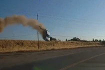 Ô tô bay cao 20 mét rồi cắm đầu xuống đất như phim