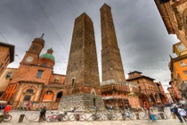 ‘Tháp nghiêng’ Garisenda thời Trung cổ ở Ý nguy cơ sụp đổ