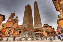 ‘Tháp nghiêng’ Garisenda thời Trung cổ ở Ý nguy cơ sụp đổ